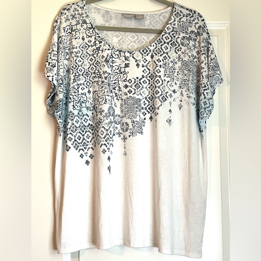 Chico's Zenergy White Foiled Medallion Print Shimmer Short Sleeve Top